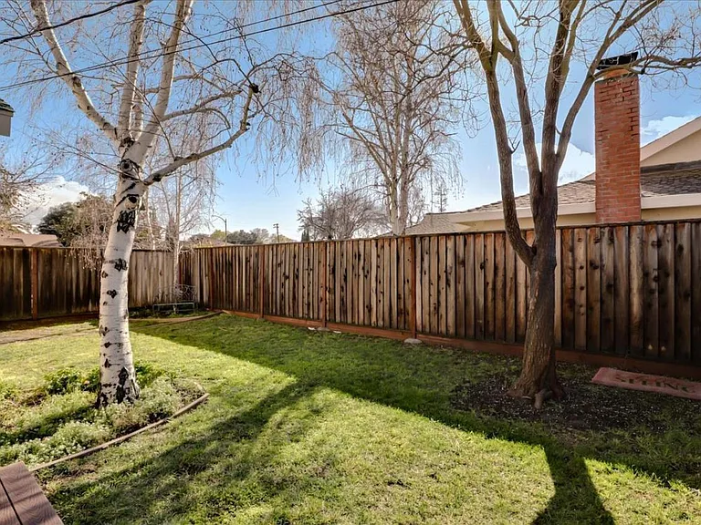 202 Belden Dr — Photo 30
