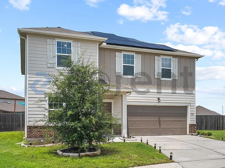 1021 Pin Cherry Ln — Photo 1