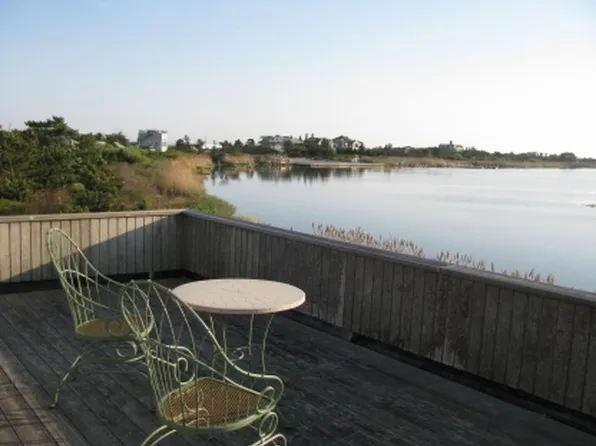 27 Burnett St, Southampton, NY 11968