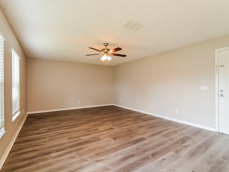 582 Southridge Rd — Photo 9