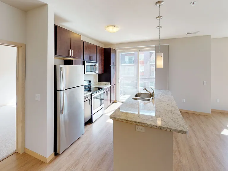 902 Drake St — Photo 109