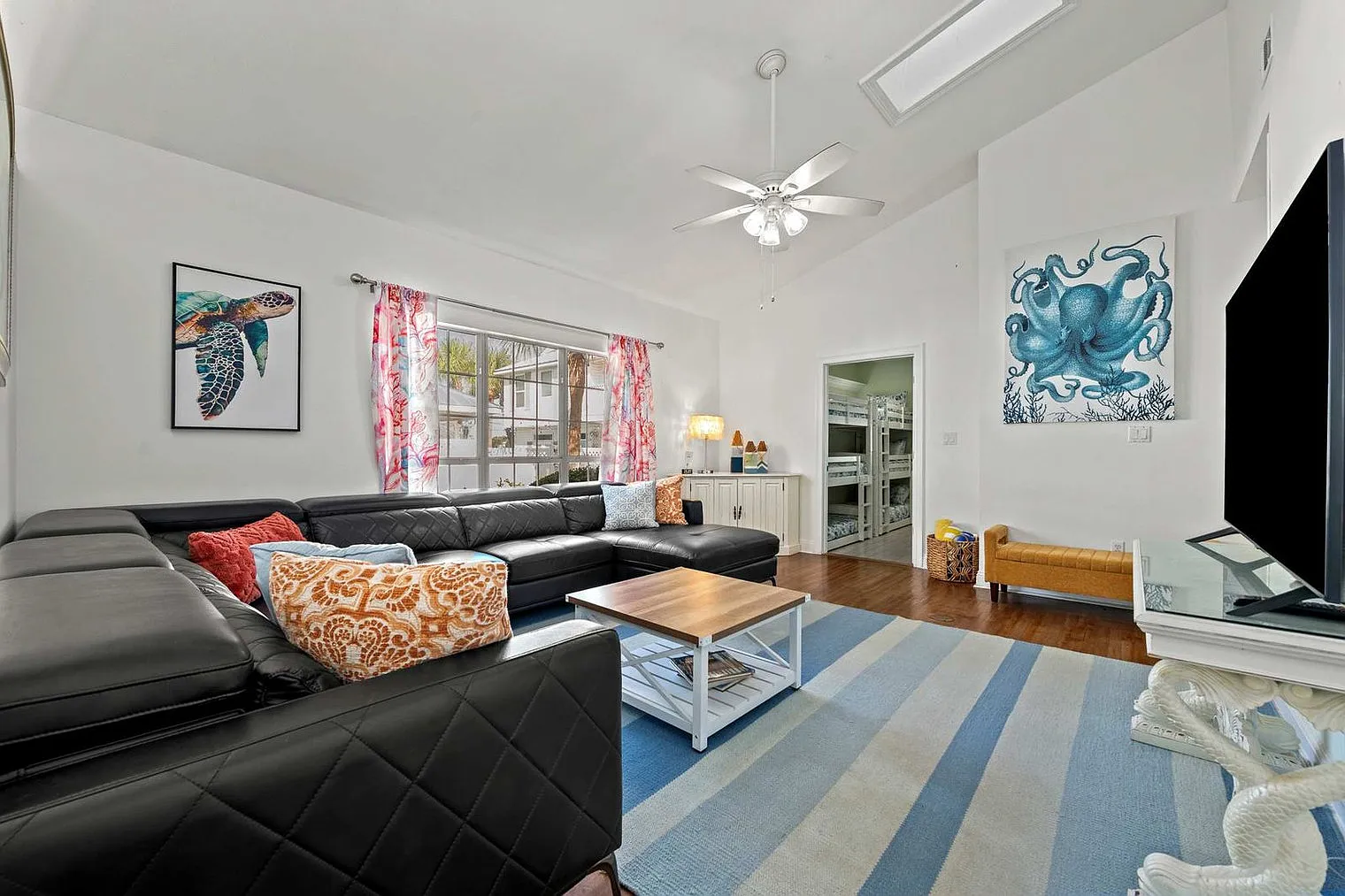 7 bed, 6.0 bath, 3293 sqft, $5,018 — Photo 2