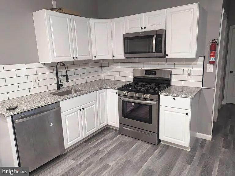 883 N Preston St — Photo 1