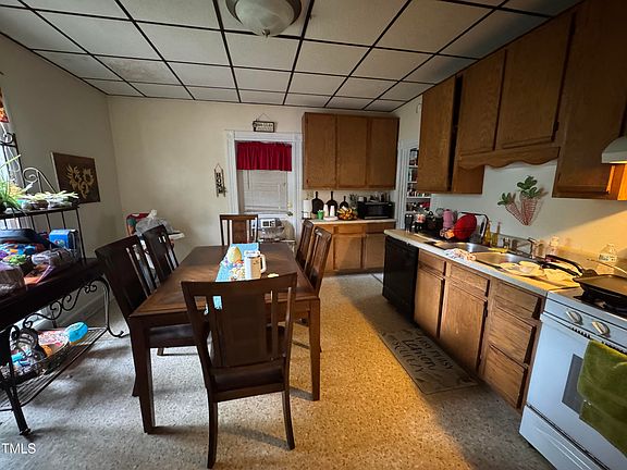 4th image of 515 E Woodall St