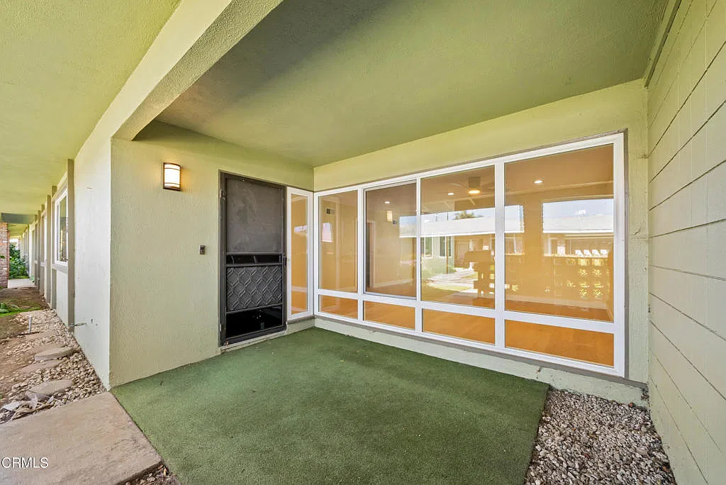 3 bed, 2.0 bath, 1085 sqft, $3,100 — Photo 4