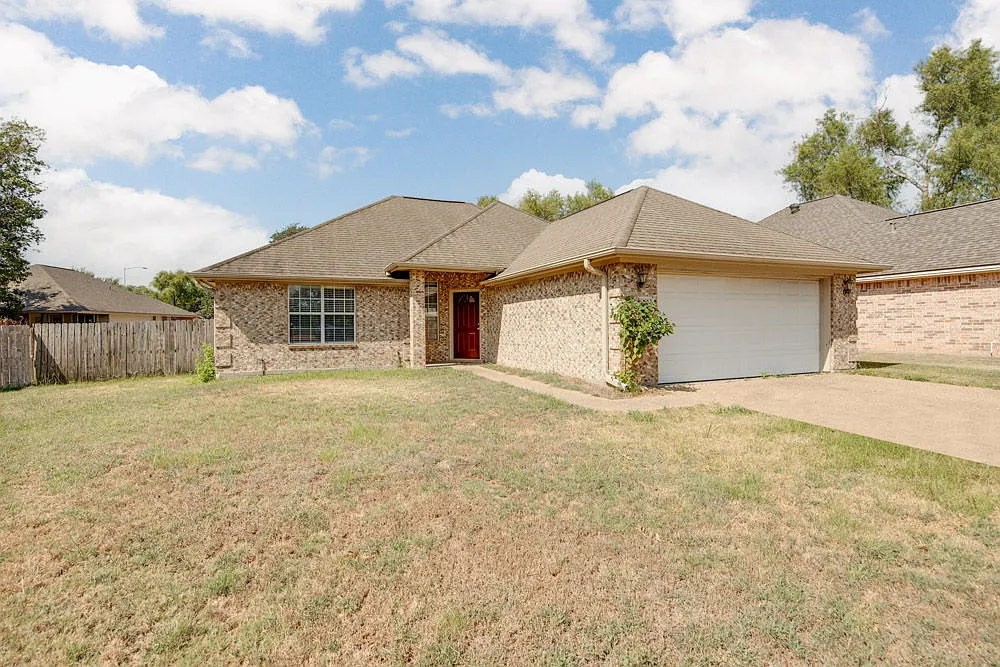 4 bed, 1508 sqft, $1,800 — Photo 2