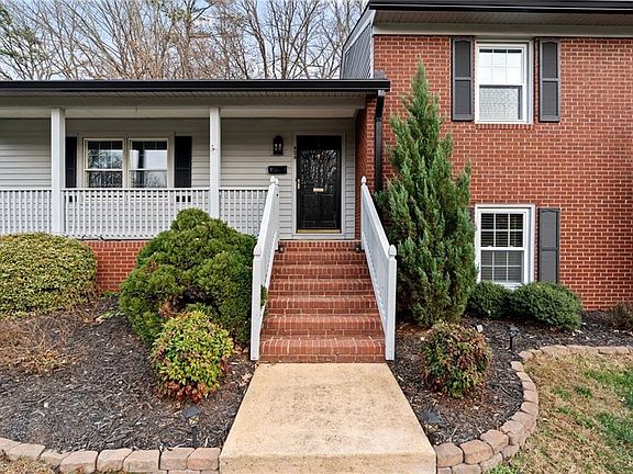 3rd image of 929 Walton Ct