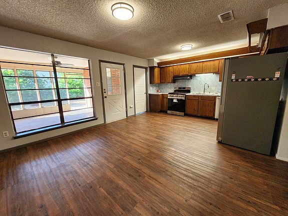 2nd image of 1330 Summerwood Dr