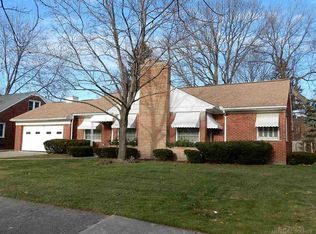 1368 Fairholme Rd, Grosse Pointe Woods, MI 48236