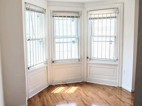 4th image of 2342 N Park Ave #3