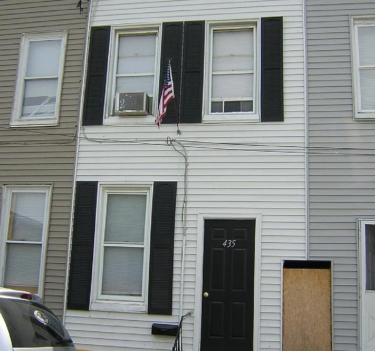 435 Freeman St