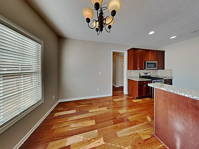 486 Astoria Way — Photo 2