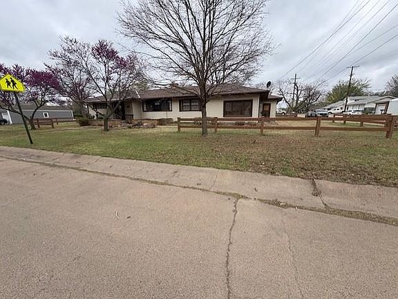 2nd image of 1324 N C St