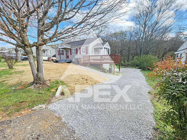 3710 S Haven Rd SE — Photo 3