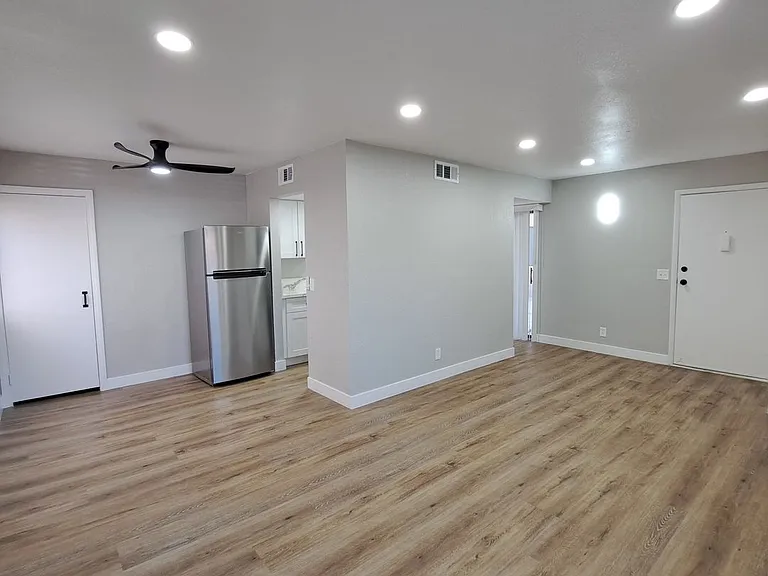 Spacious living room