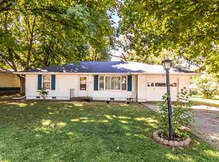 508 W 5th St, Delavan, IL 61734