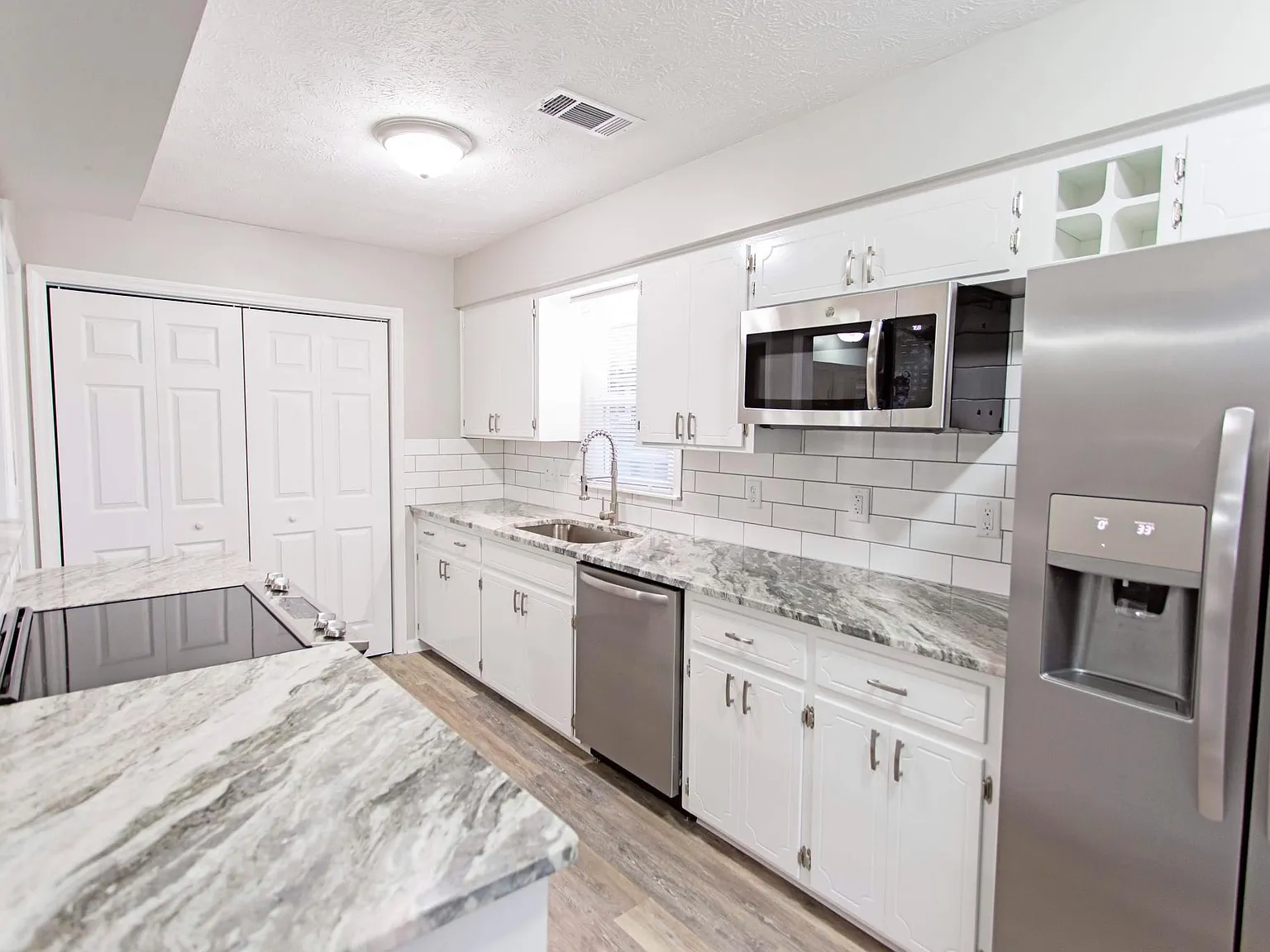 128 Oak Creek Cir — Photo 4