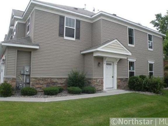 2nd image of 542 Lomianki Ln NE