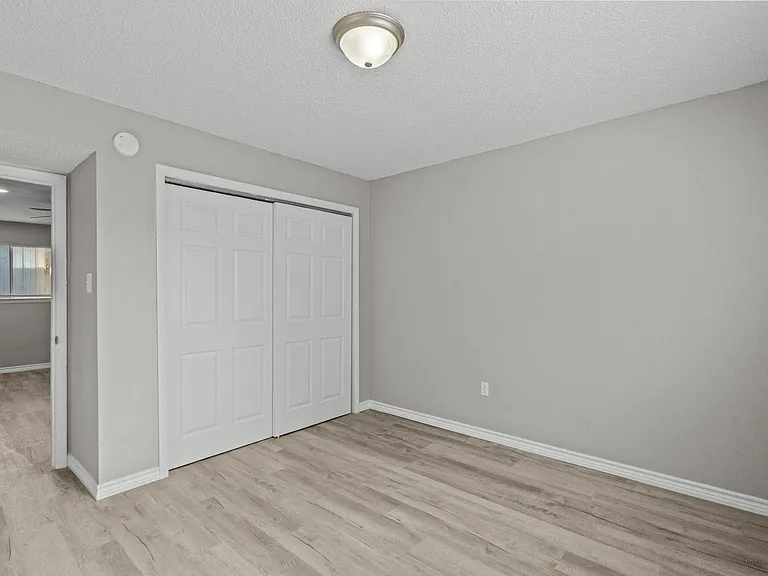 911 Avenue K #11 — Photo 8