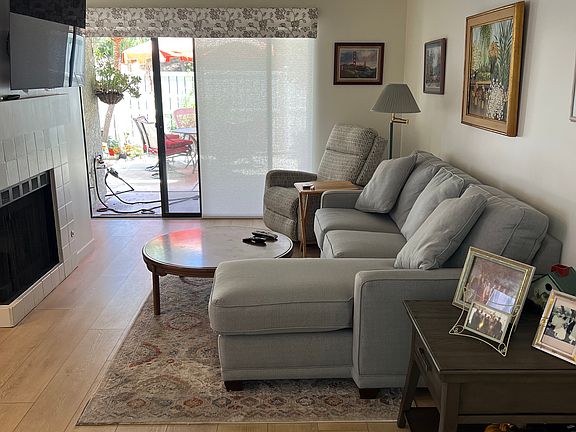 3rd image of 7 Hollyhock Ln