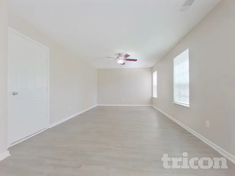 390 Fox Trot Dr — Photo 2