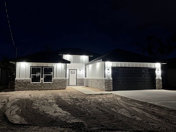 4th image of 208 W 4th St