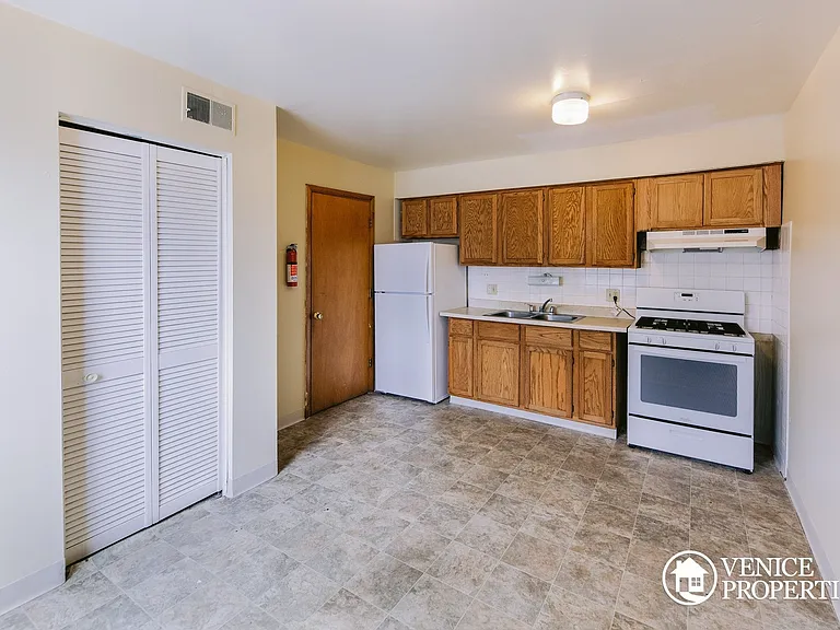 2 Bedroom On OSU Campus — Photo 5