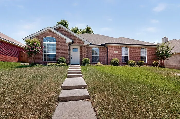 9881 Cambridge Dr — Photo 3