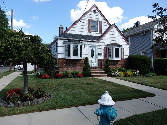 1st image of 558 N 11th St