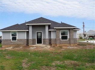 724 N Avenue F, Freeport, TX 77541