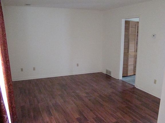 2nd image of 2215 Buckingham Sq