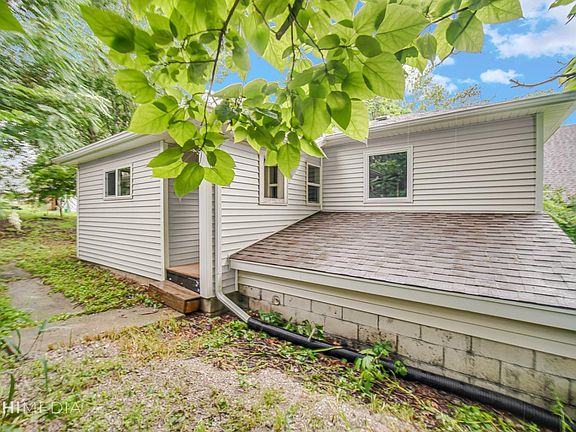 2nd image of 7401 W 140th Pl