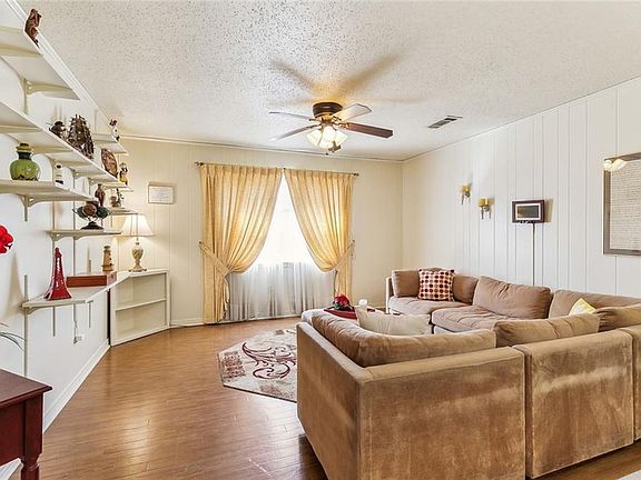 5th image of 210 Vermillion Dr