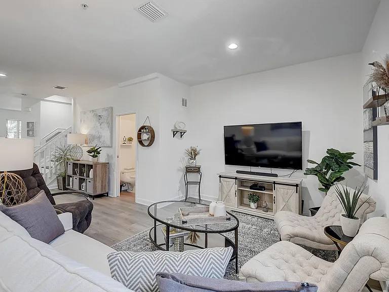 525 Bayfront Dr — Photo 9