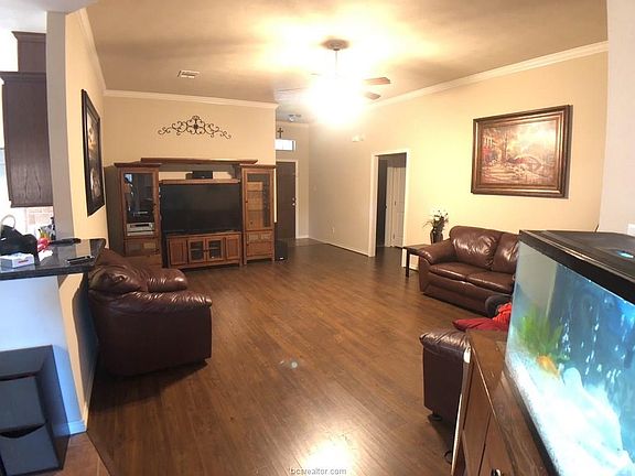 2nd image of 1579 Woodbine Ct