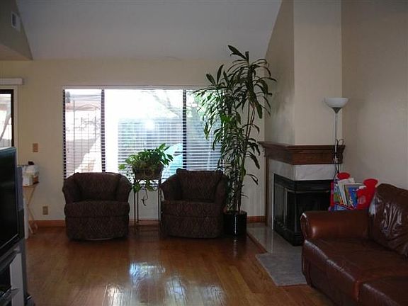 2nd image of 476 Creekside Ln