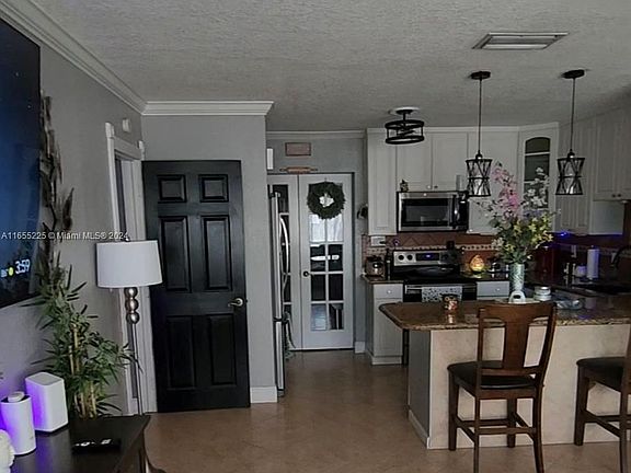 3rd image of 6231 SW 18th Pl