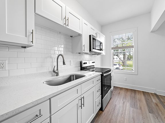 4th image of 931 Rubel St #16281116