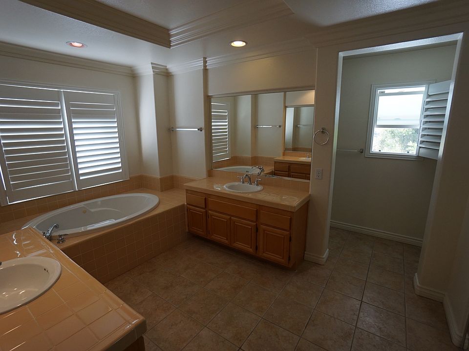 1st image of 2646 W Canyon Ave