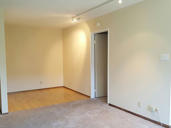 5th image of 928 Peninsula Ave APT 302