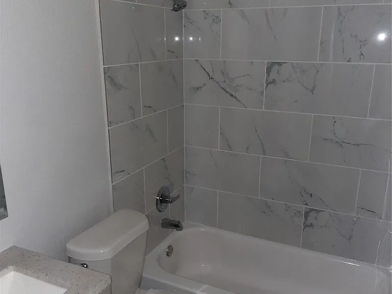 1011 Vine St #17 — Photo 4