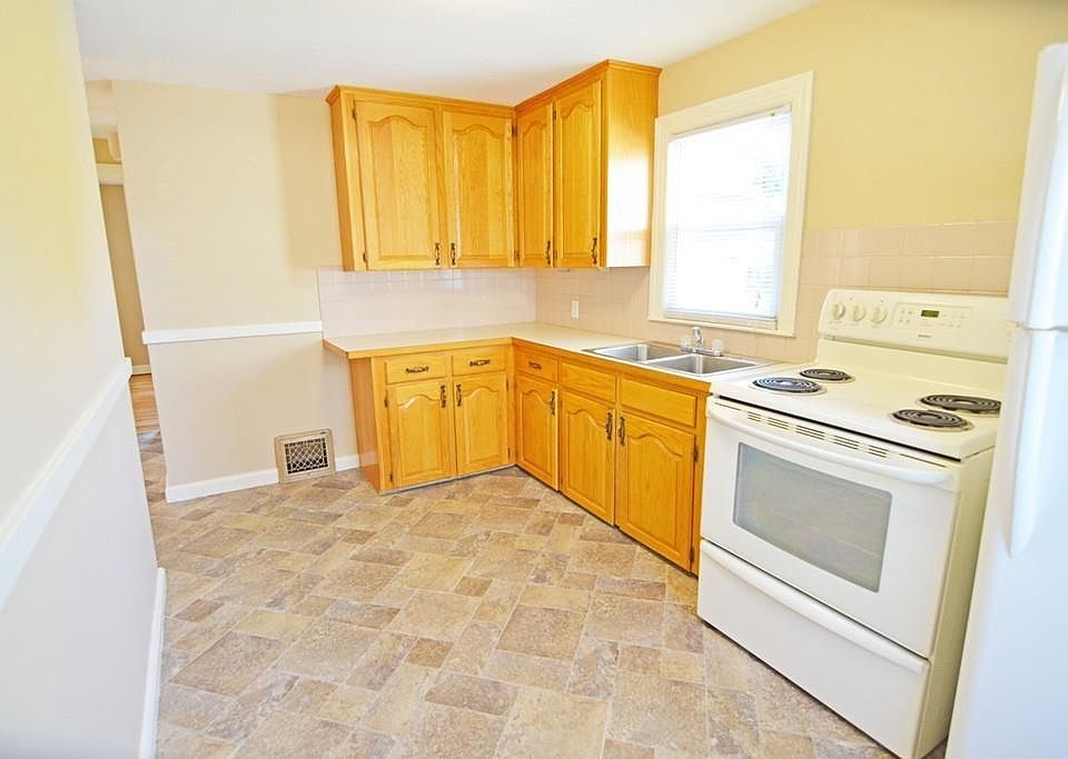 140 Winton St, Springfield, MA 01118 Zillow