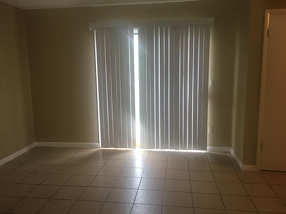 4th image of 834 N Lola Ln