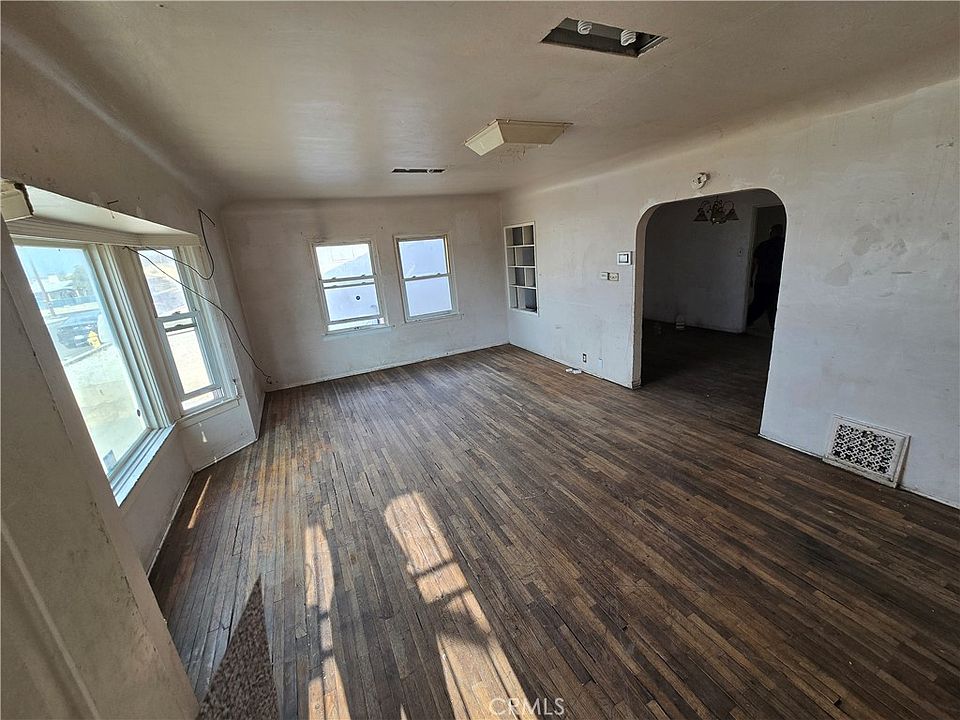 1st image of 116 E Fredrick St