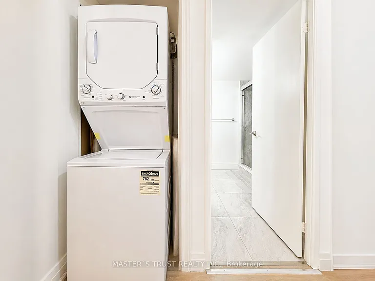 117 Gerrard St E #413 — Photo 17