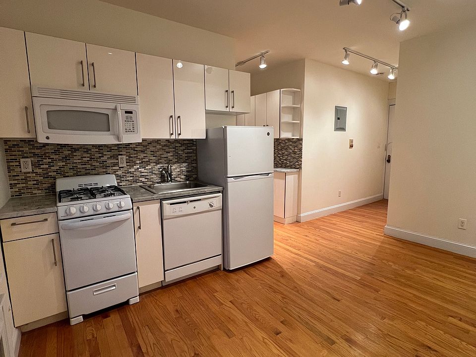1st image of 235 E 50th St Fl 1