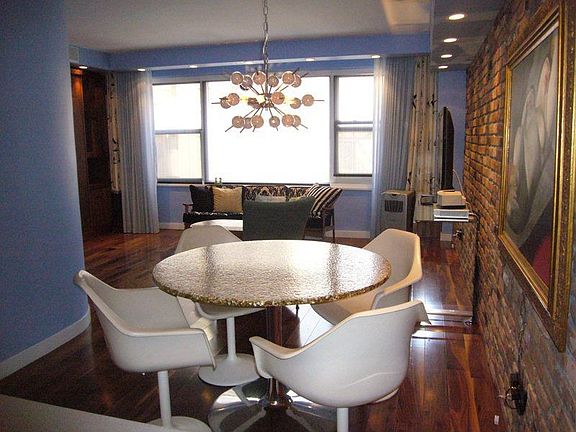 4th image of 33 Greenwich Ave #4