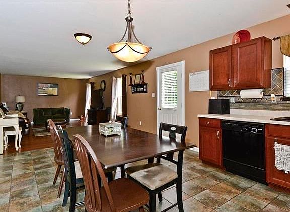 Open floor plan is great for entertaining or just hanging out with the family!