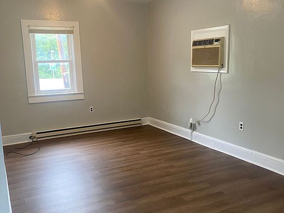 2nd image of 1105 Bloomingdale Pike #5