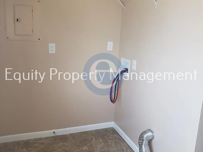 10675 S 700 E — Photo 7